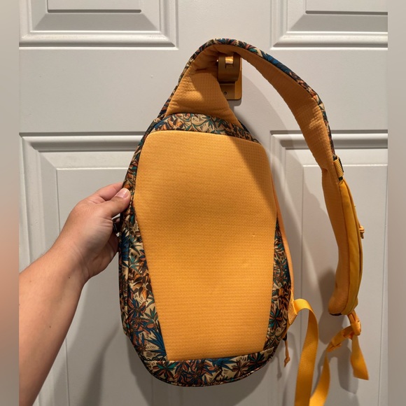 Patagonia Atom 8L Sling Bag - Picture 4 of 4